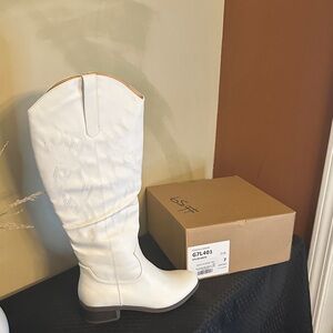 Elegant White Knee-High Boots